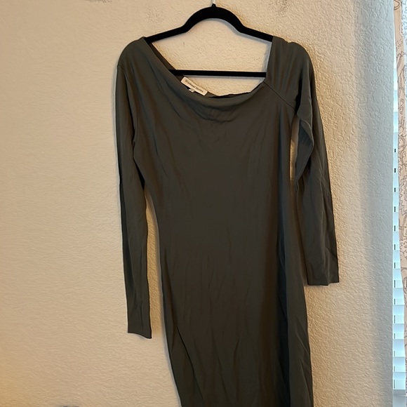 Weekend Stories Serilda Midi Dress - Picture 4 of 8